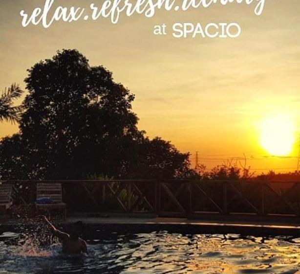 Spacio Caliraya Bed & Breakfast