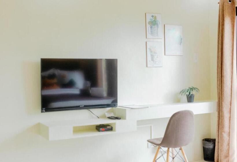 Spacio Caliraya Bed & Breakfast