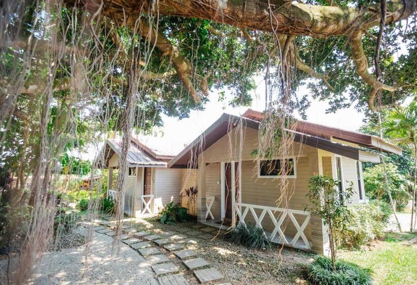 Spacio Caliraya Bed & Breakfast