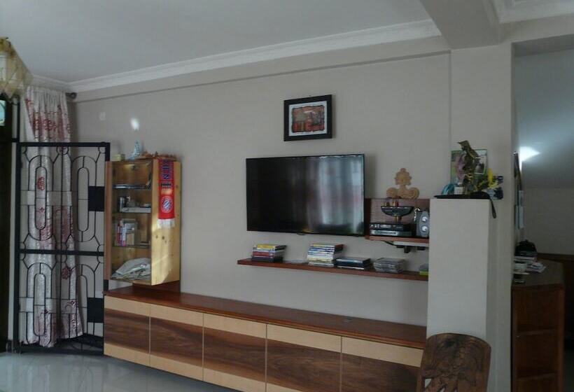 Banana House   Hostel