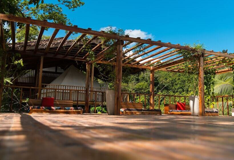 Beso Hilltop Retreat   Hostel