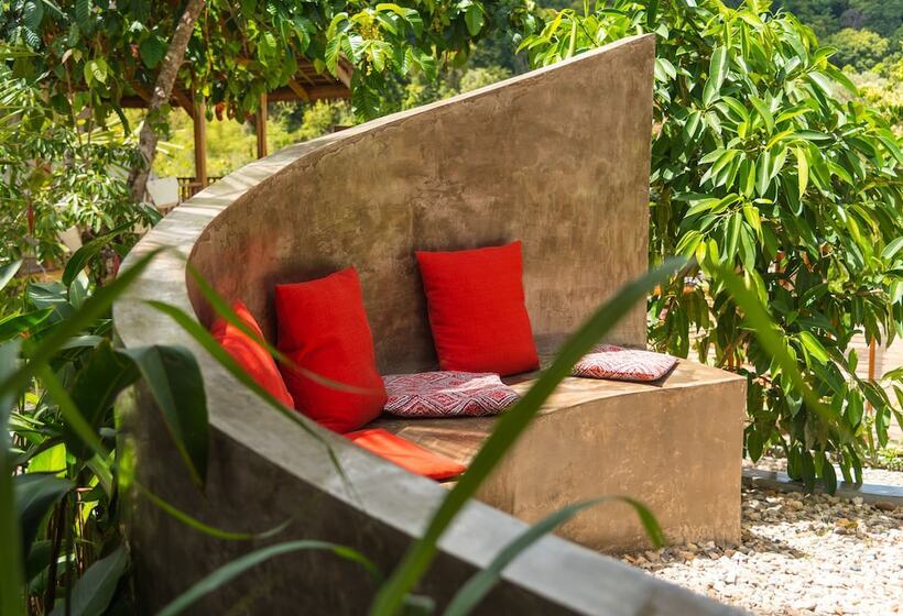 Beso Hilltop Retreat   Hostel