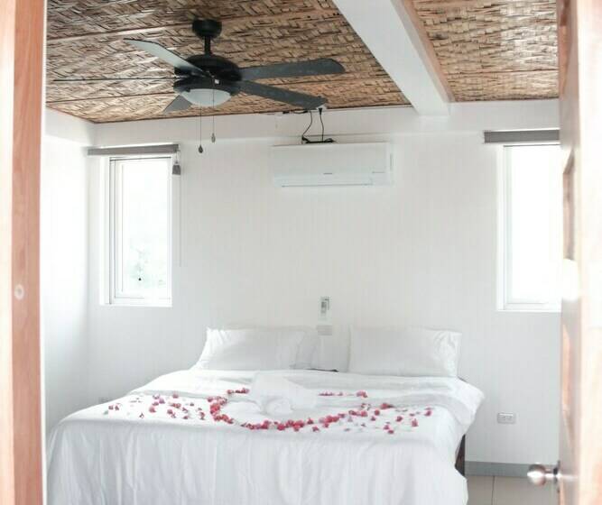 هتل Indai Aquasports And Resort