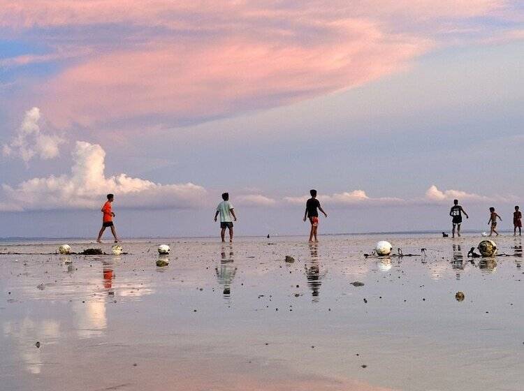 هتل Indai Aquasports And Resort