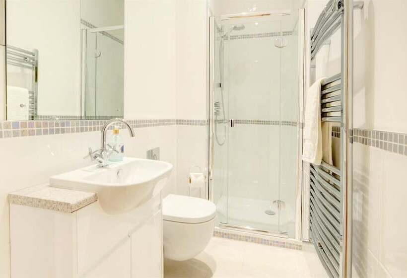 ホテル Luxury Apartments   Rodney Road