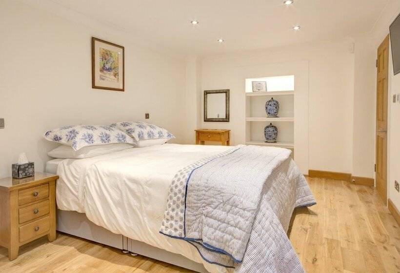 ホテル Luxury Apartments   Rodney Road