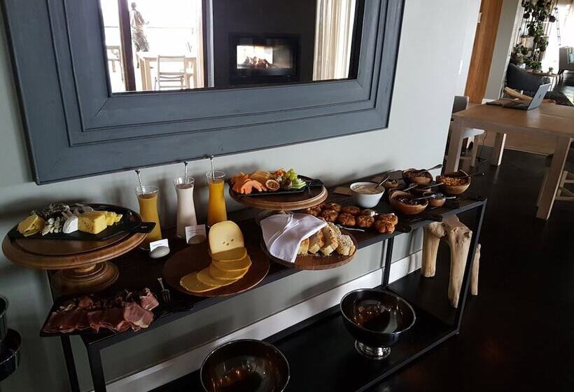 فندق Mhondoro Safari Lodge & Villa