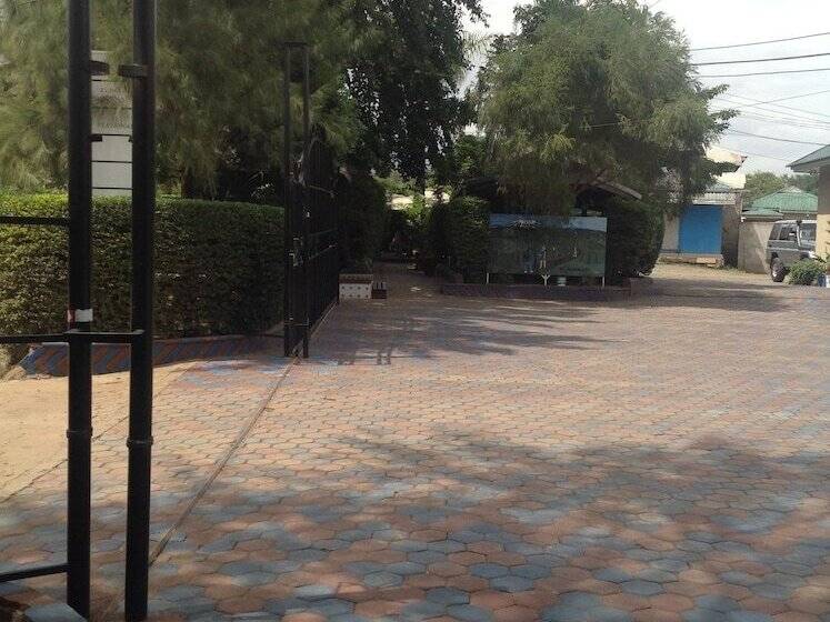 پانسیون Mzunguu Safari Lodge