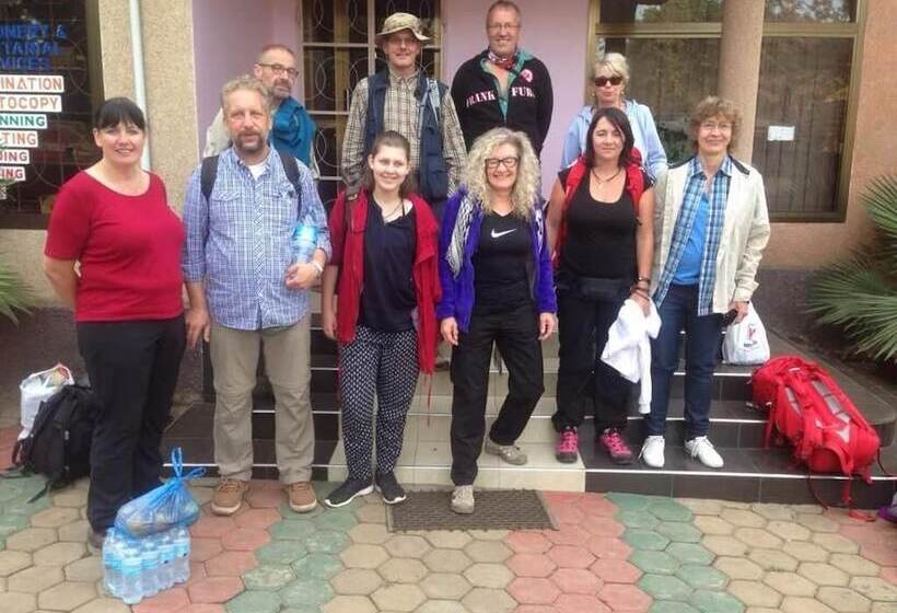 پانسیون Mzunguu Safari Lodge