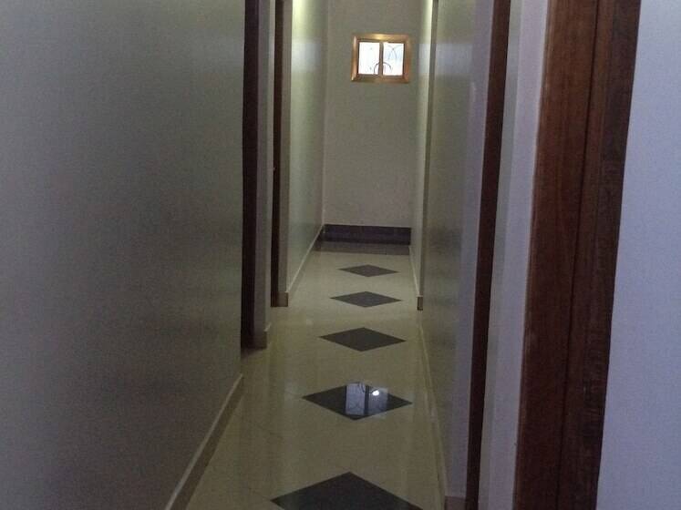 پانسیون Mzunguu Safari Lodge