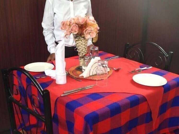 پانسیون Mzunguu Safari Lodge