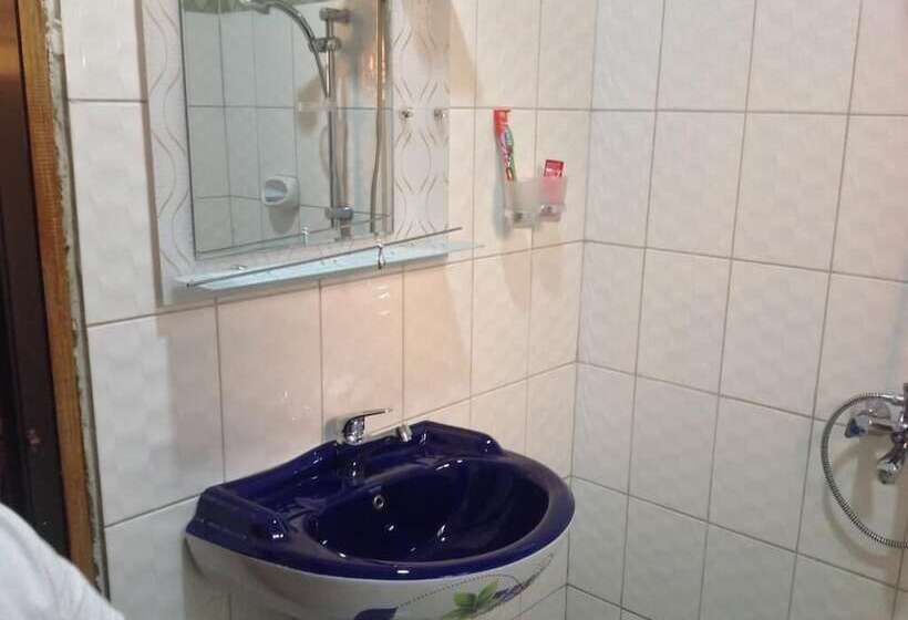 پانسیون Mzunguu Safari Lodge