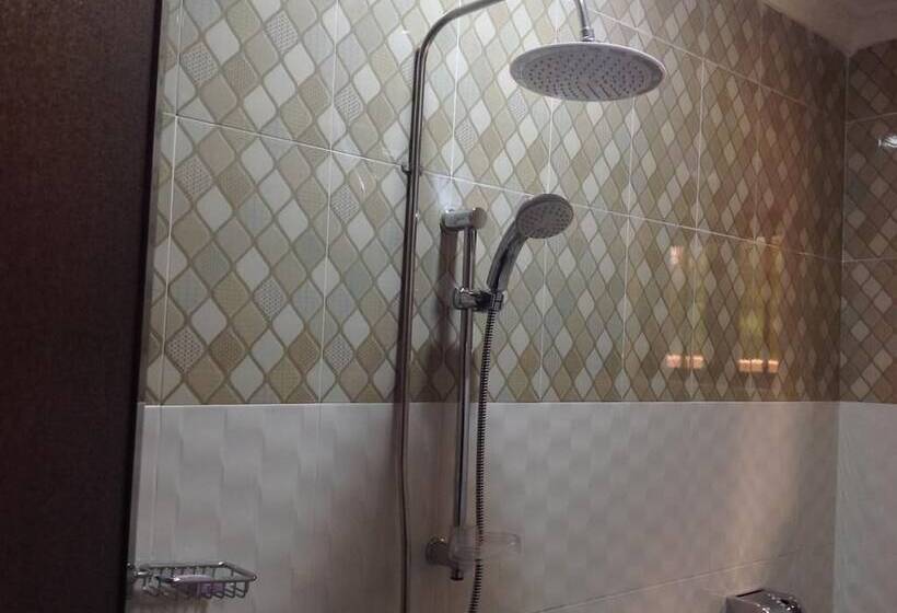 پانسیون Mzunguu Safari Lodge