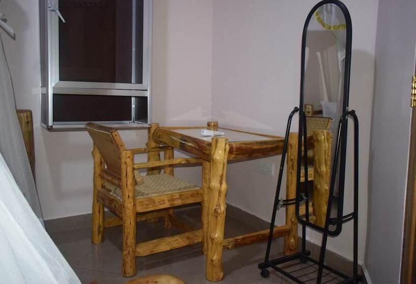 پانسیون Mzunguu Safari Lodge