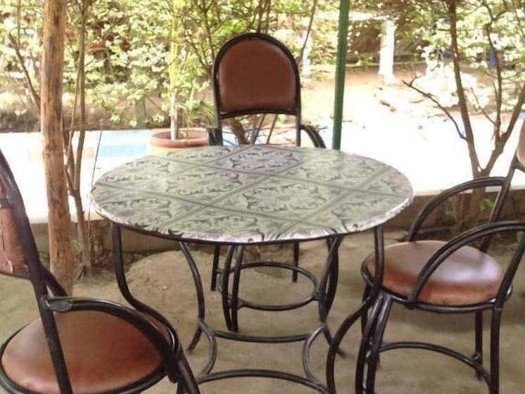 پانسیون Mzunguu Safari Lodge