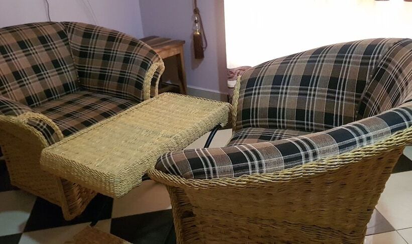 پانسیون Mzunguu Safari Lodge