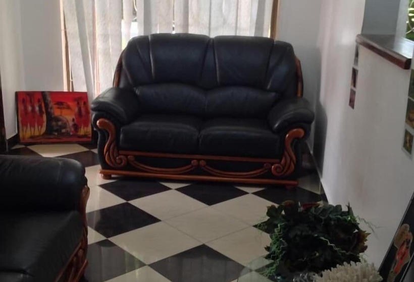 پانسیون Mzunguu Safari Lodge