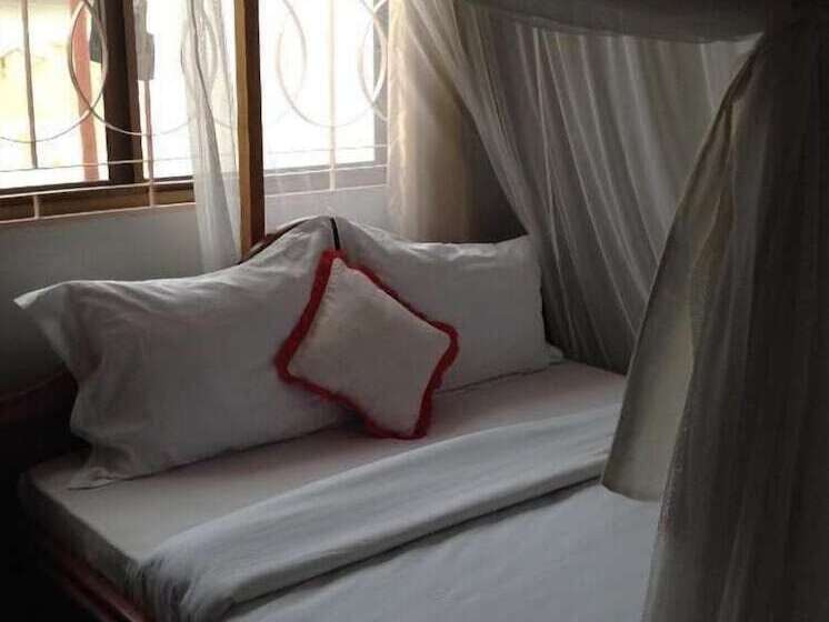 پانسیون Mzunguu Safari Lodge