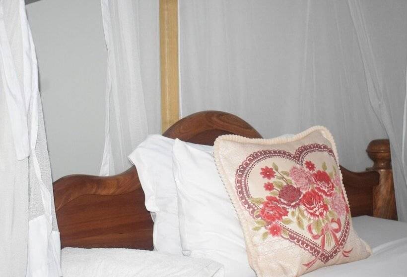 پانسیون Mzunguu Safari Lodge