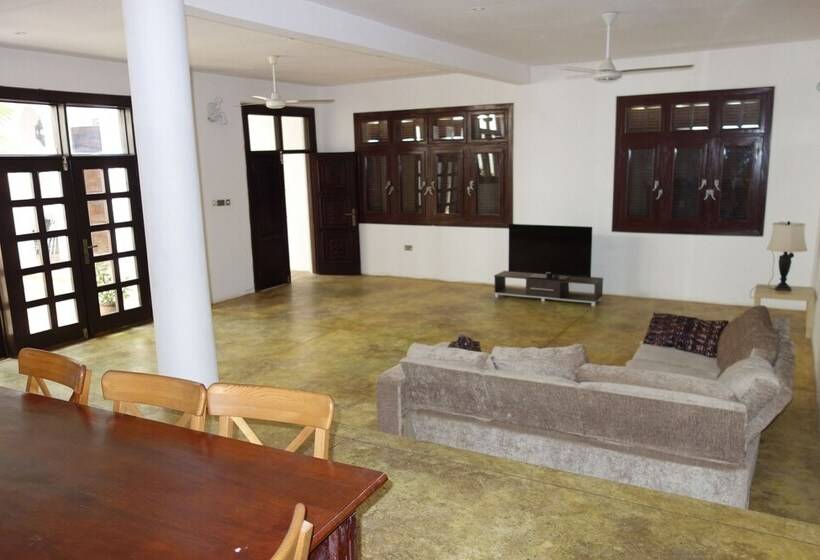 پانسیون Villa Teranga