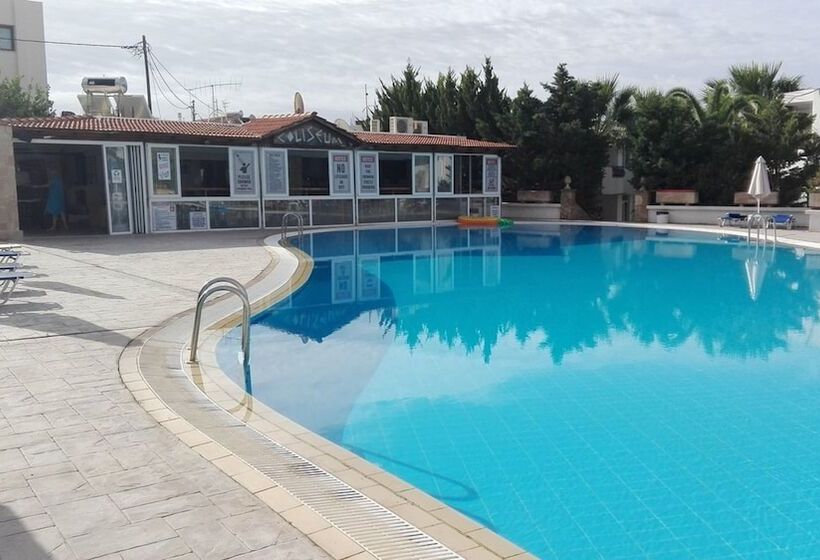 Coliseum Studios & Apartments