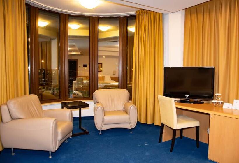 호텔 Airport  Tirana