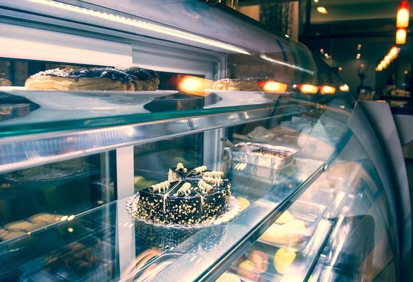 호텔 Airport  Tirana