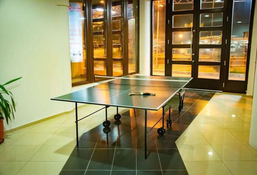 호텔 Airport  Tirana