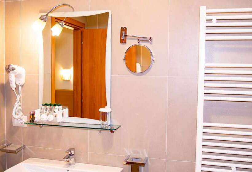 호텔 Airport  Tirana