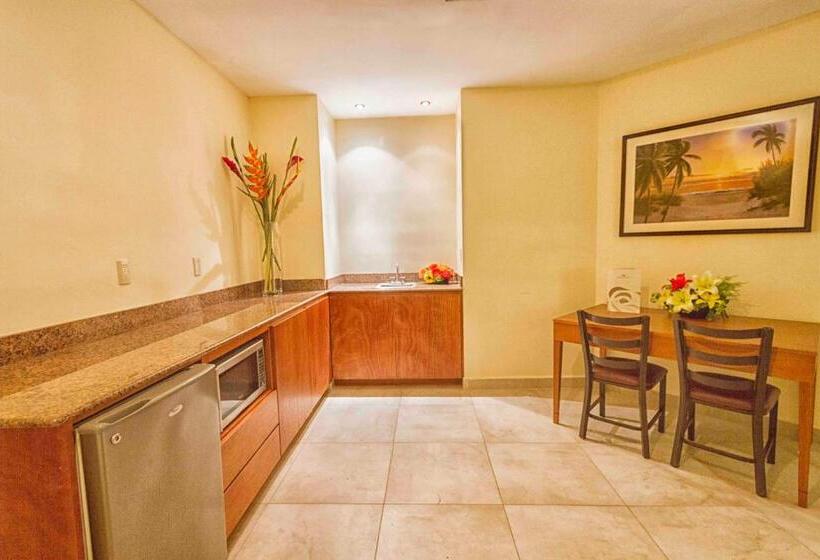 فندق Arenas Del Mar Resort