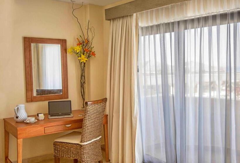 فندق Arenas Del Mar Resort