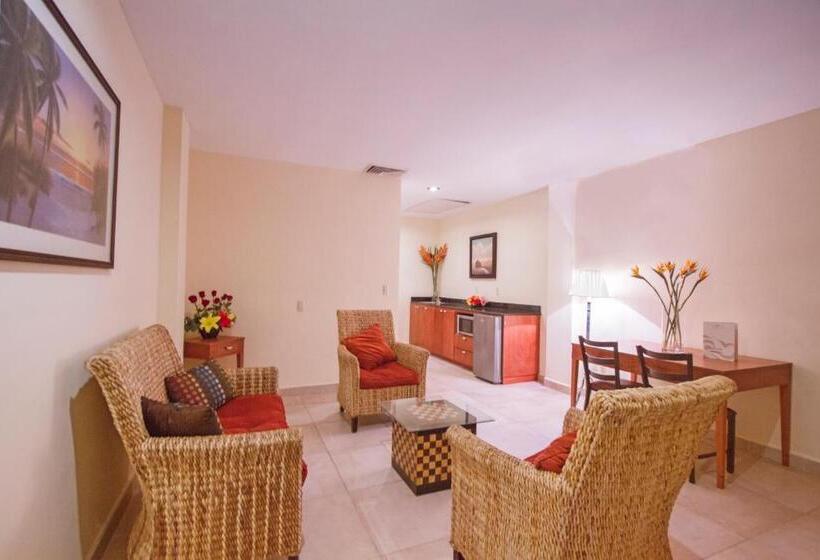 فندق Arenas Del Mar Resort