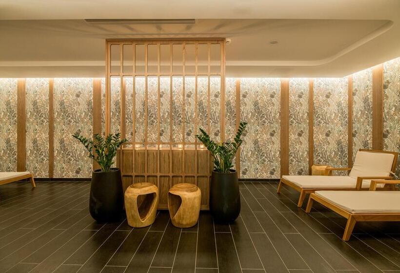 Akasha Beach Hotel & Spa