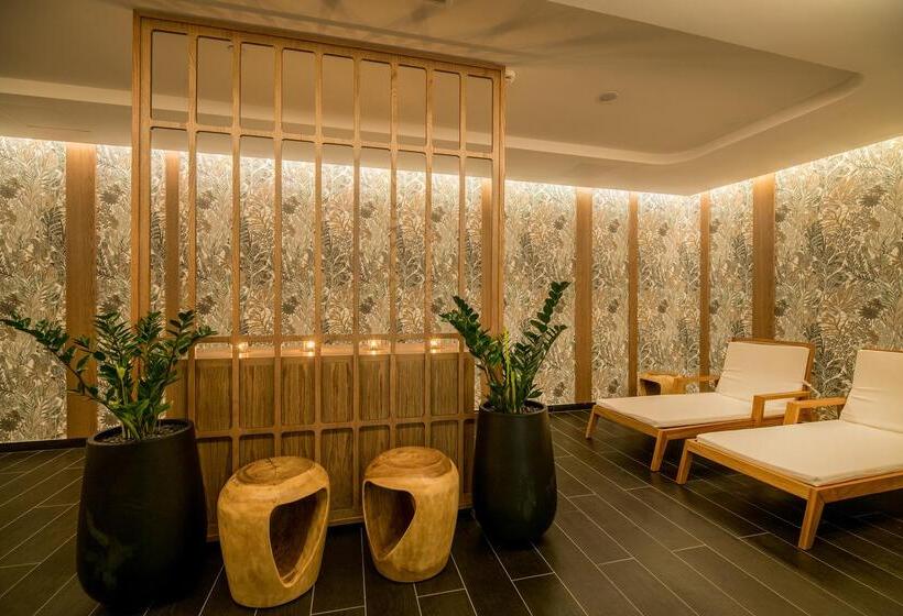 Akasha Beach Hotel & Spa