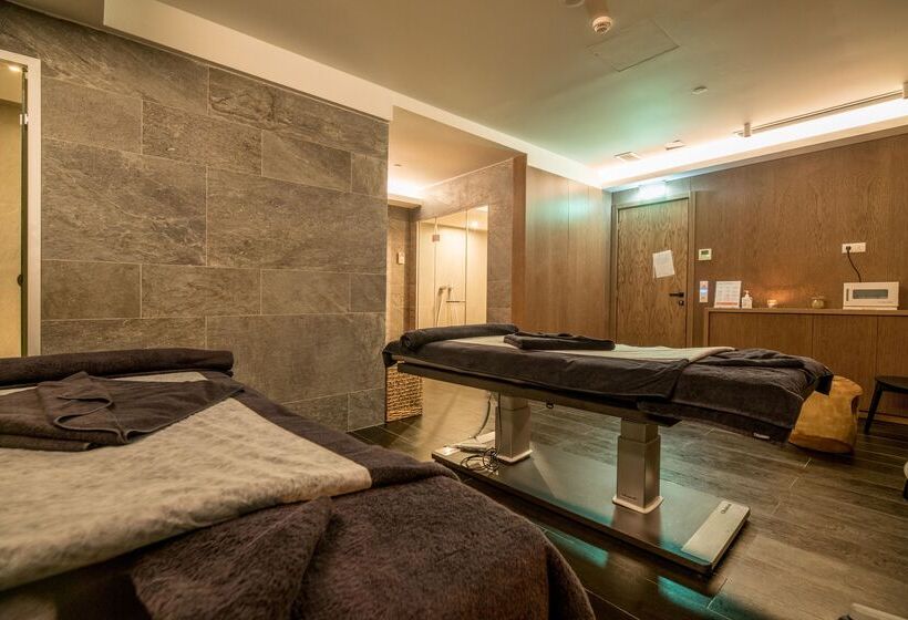 Akasha Beach Hotel & Spa