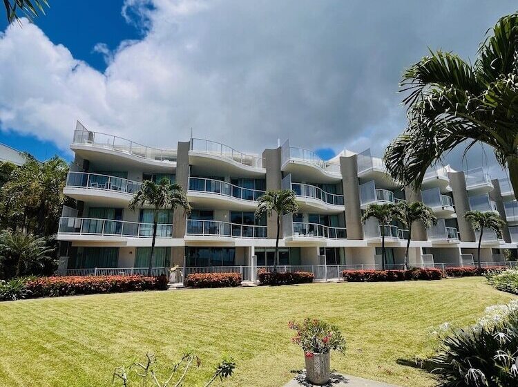 בית מלון כפרי At Marina Shores