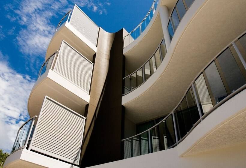 בית מלון כפרי At Marina Shores