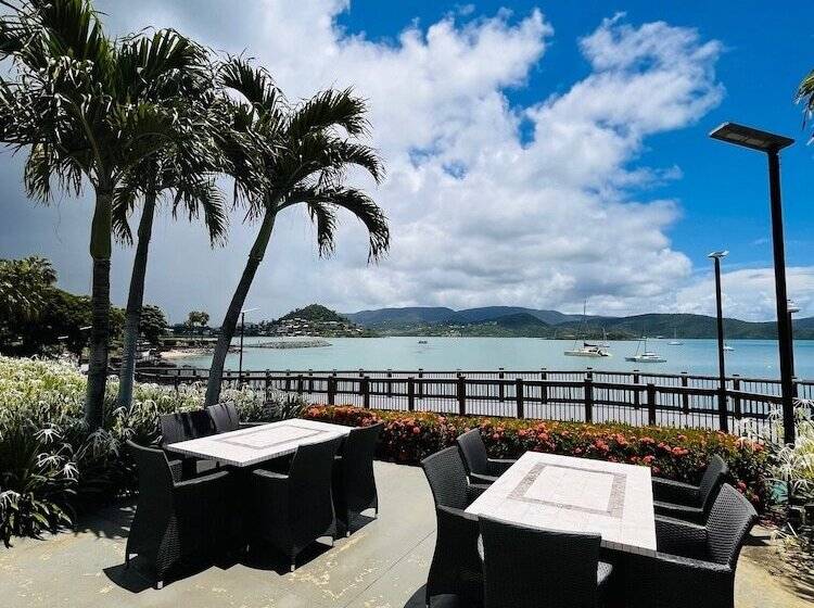 בית מלון כפרי At Marina Shores