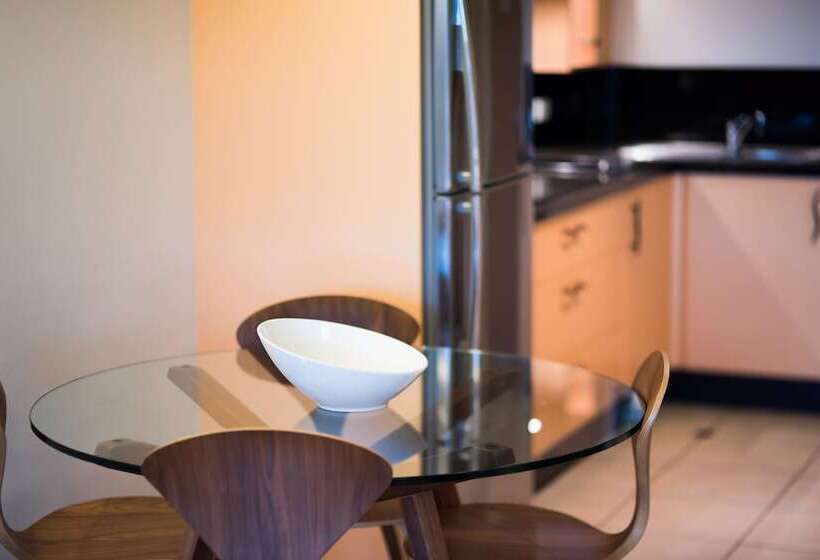 בית מלון כפרי At Waterfront Whitsunday Retreat  Adults Only