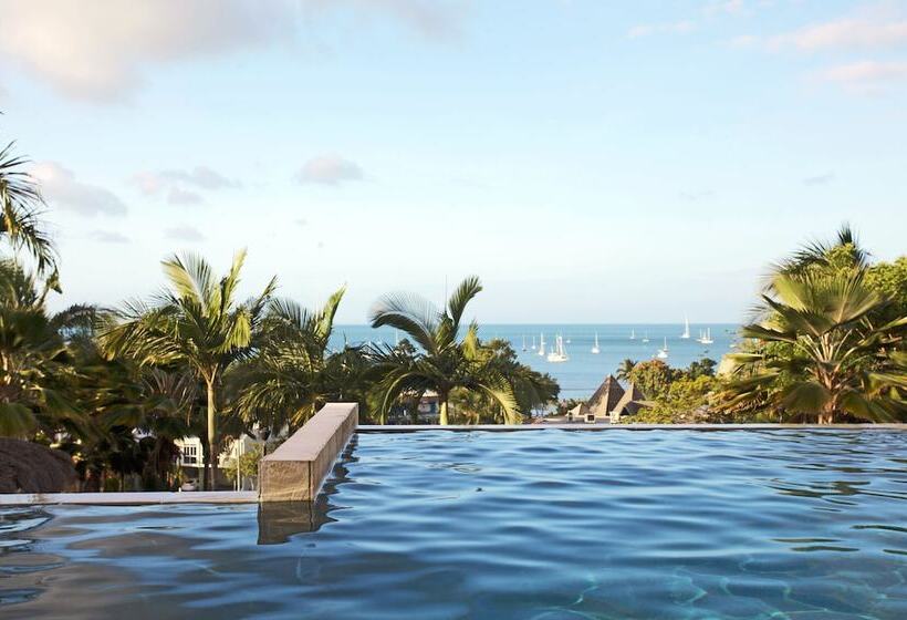 هتل At Water's Edge Resort