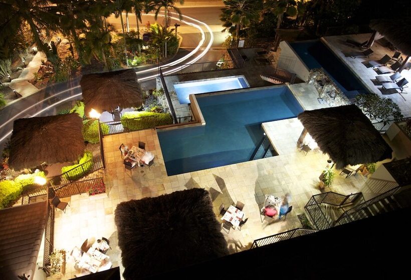 فندق At Water's Edge Resort