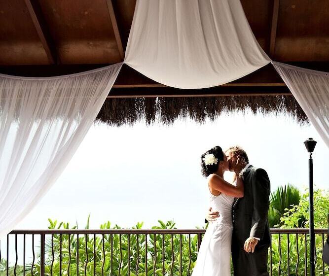 Отель At Water's Edge Resort