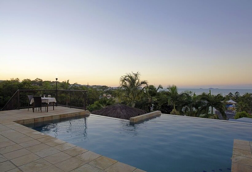 هتل At Water's Edge Resort