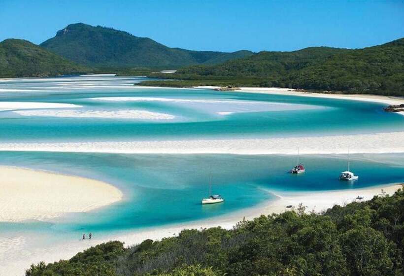 هتل At Water's Edge Resort