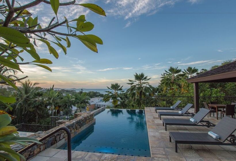 هتل At Water's Edge Resort