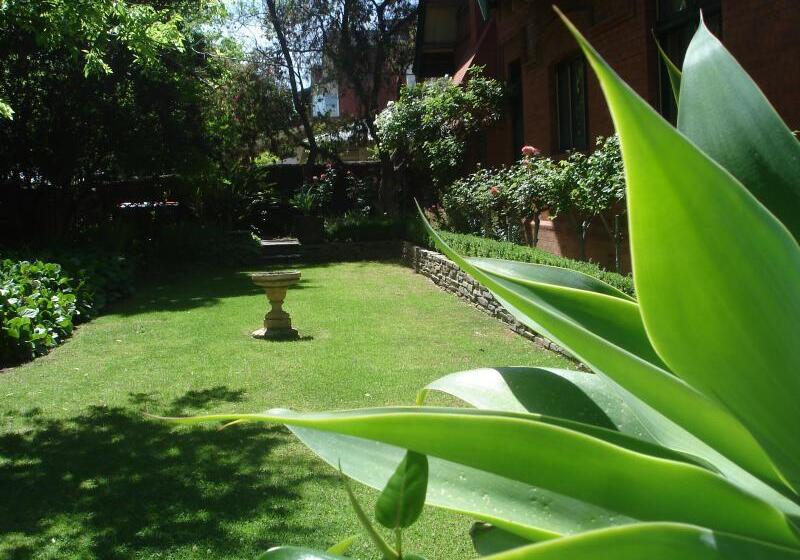 בית מלון כפרי Buxton Manor