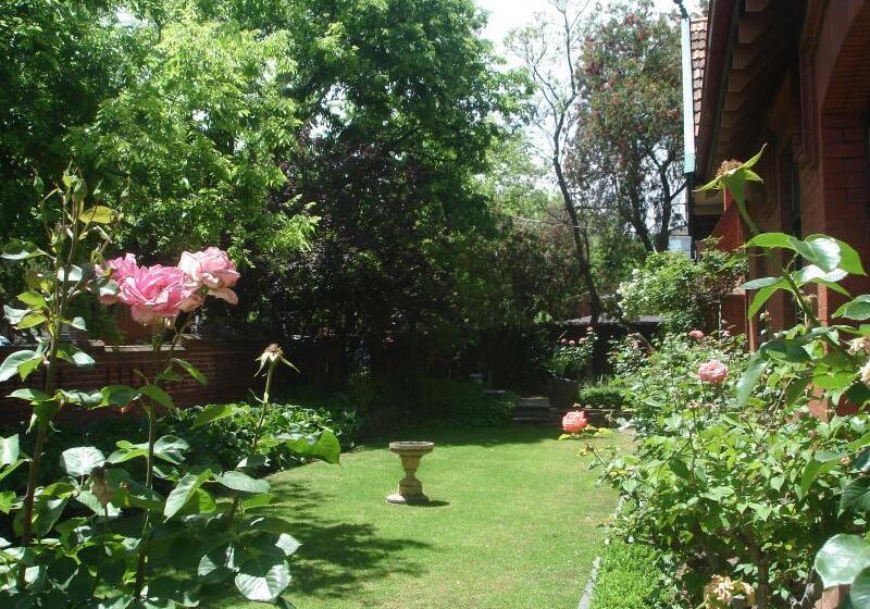 בית מלון כפרי Buxton Manor