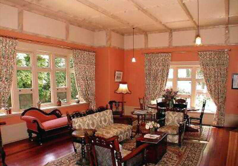 בית מלון כפרי Buxton Manor