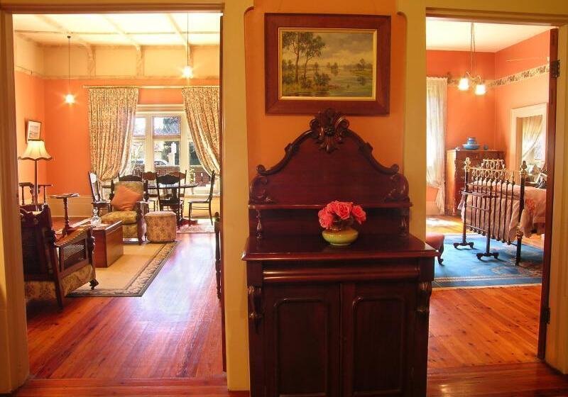 בית מלון כפרי Buxton Manor