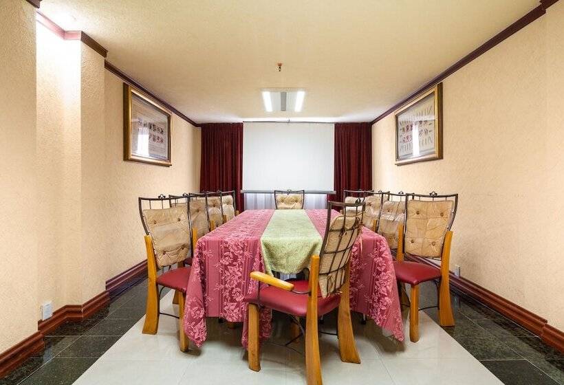 فندق Howard Johnson By Wyndham Toluca